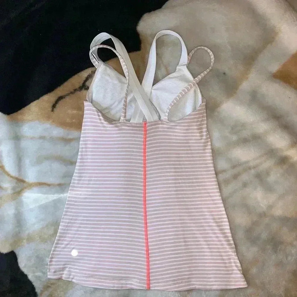 Lululemon run for gold tank - Picture 7 of 8